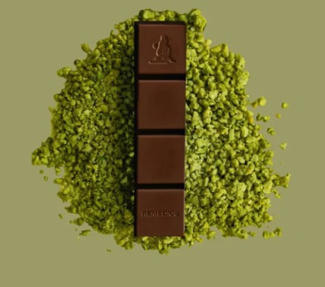 FOCUS - Premium Bicolor Chocolate with Hemp Seed, Peanut and Pistachio Oil