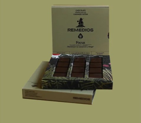 FOCUS - Premium Bicolor Chocolate with Hemp Seed, Peanut and Pistachio Oil - Image 2